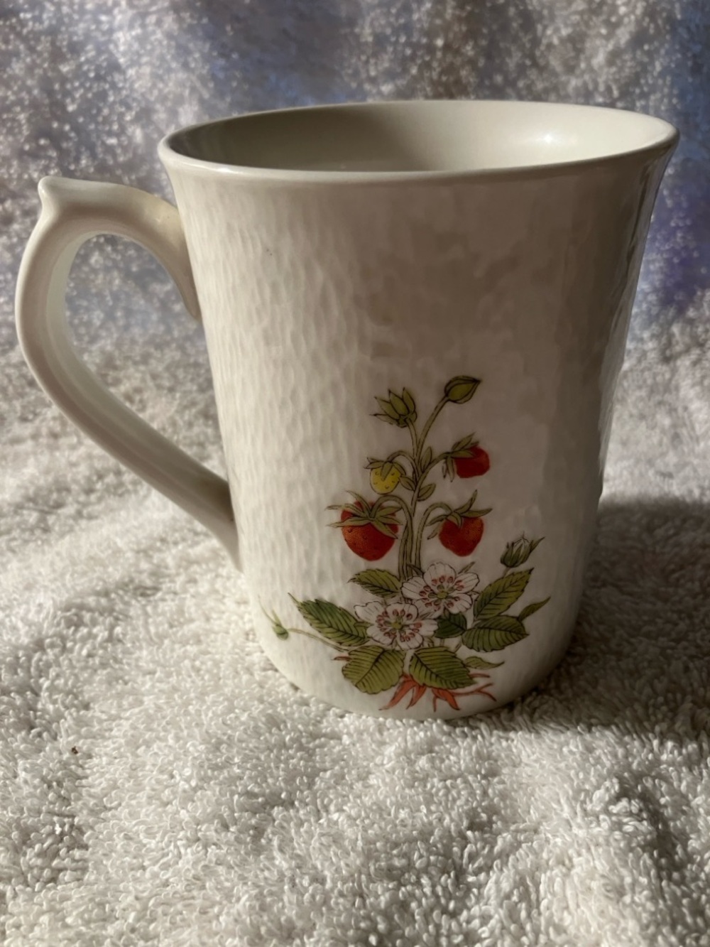 Otagiri White Ceramic Mug with Strawberry and Green Leaf Motif